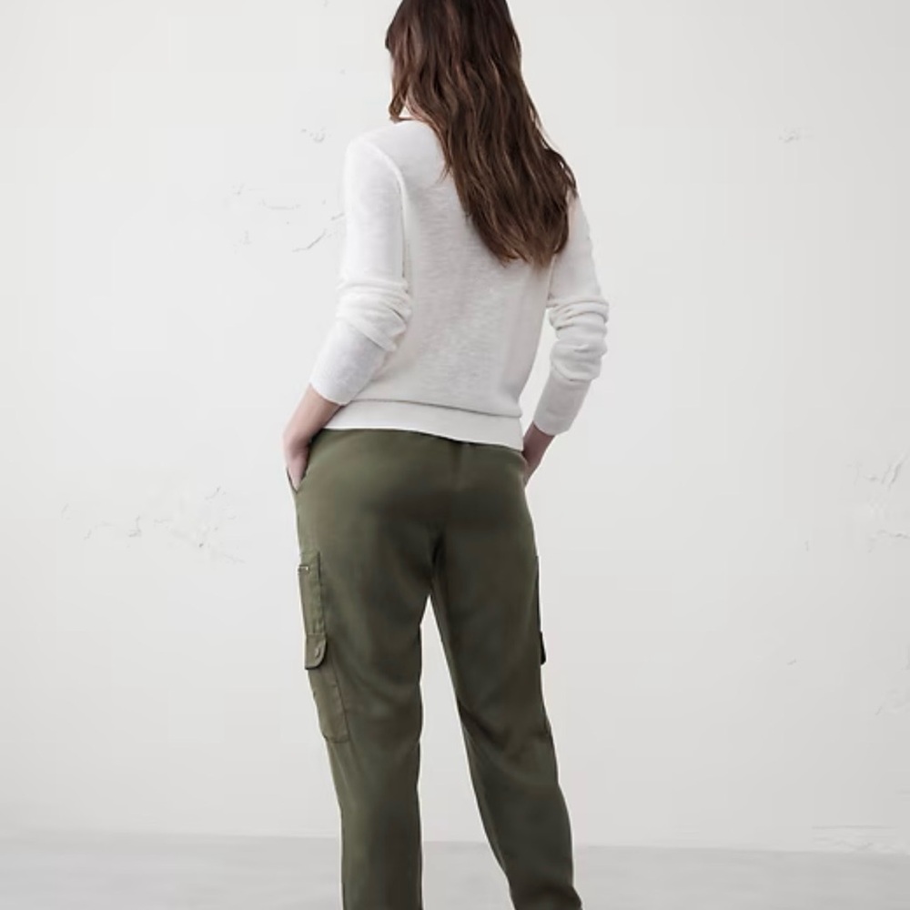 NWOT Banana Republic Factory Tencel Cargo Jogger in Olive - Picture 3 of 9